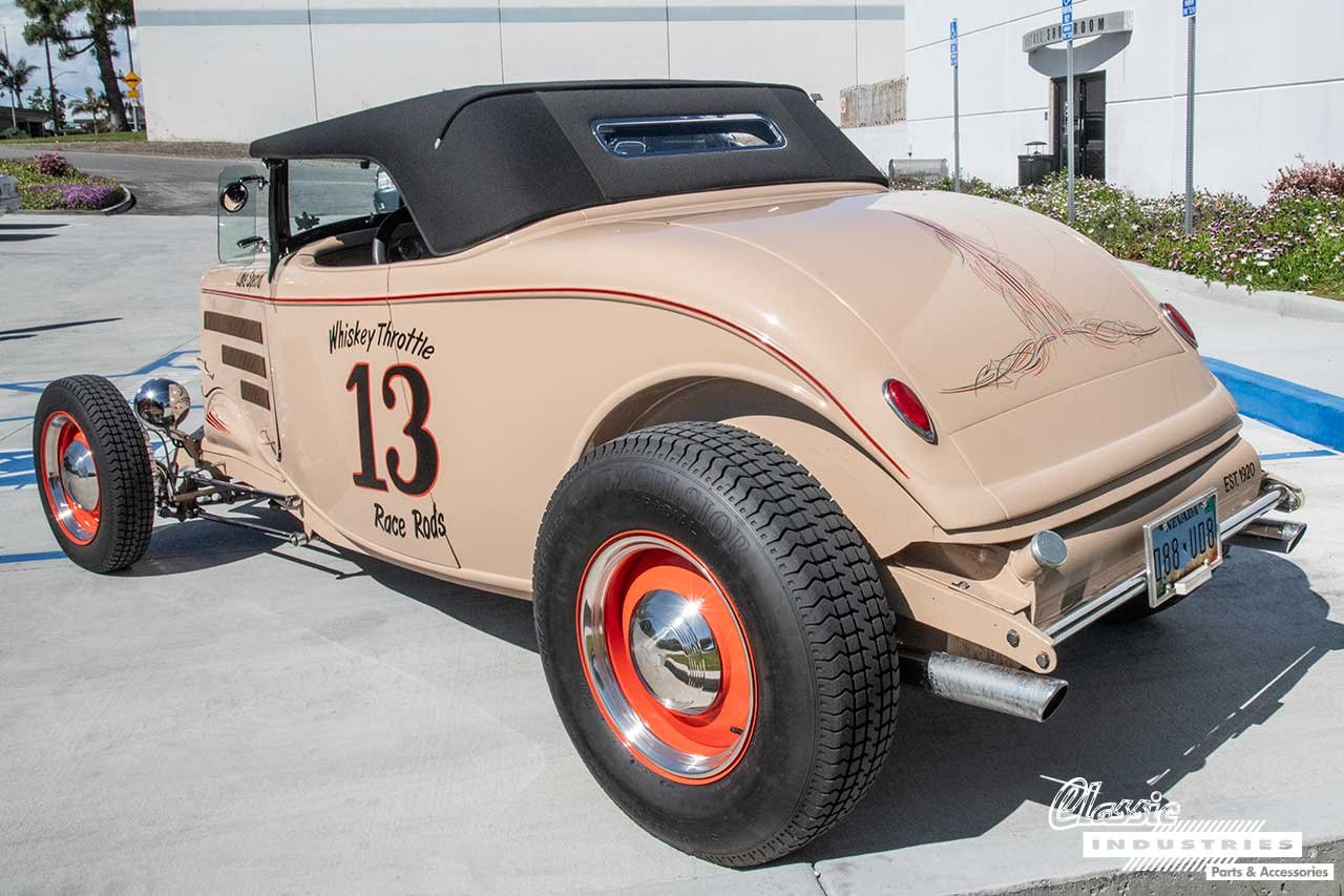 1934-Ford-roadster-rear