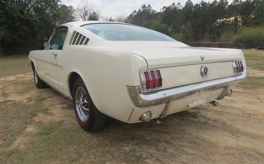 1965 Mustang white rear 1000