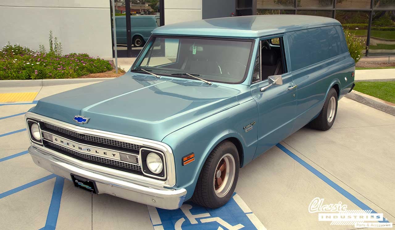 70_GMC_Panel_Impala_Blue_3-4Front