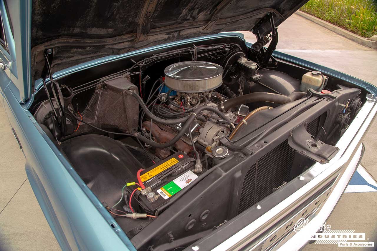 70_GMC_Panel_Impala_Blue_Engine