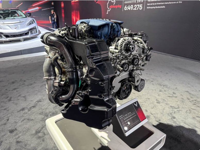2026 Corvette ZR1X LT7 5.5-liter twin-turbo V8 copy