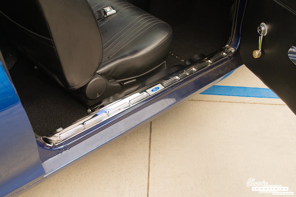 1968_Mercury_Cougar_Blue_Passenger_Door_Still